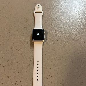 Apple Watch series 3 38mm comes with charger